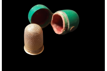 Thimble and its case, 18-19th century
