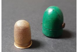 Thimble and its case, 18-19th century