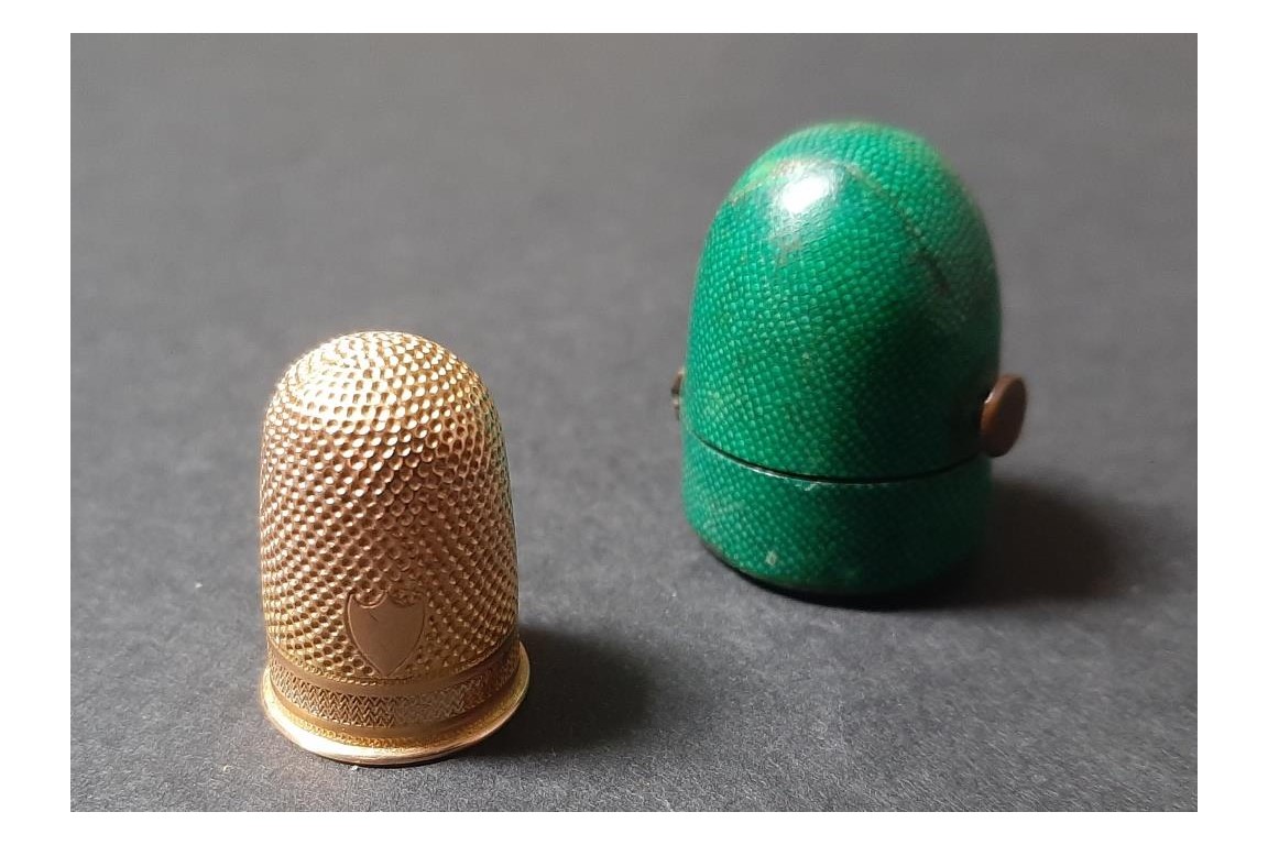 Thimble and its case, 18-19th century