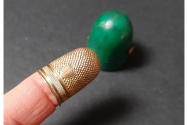 Thimble and its case, 18-19th century
