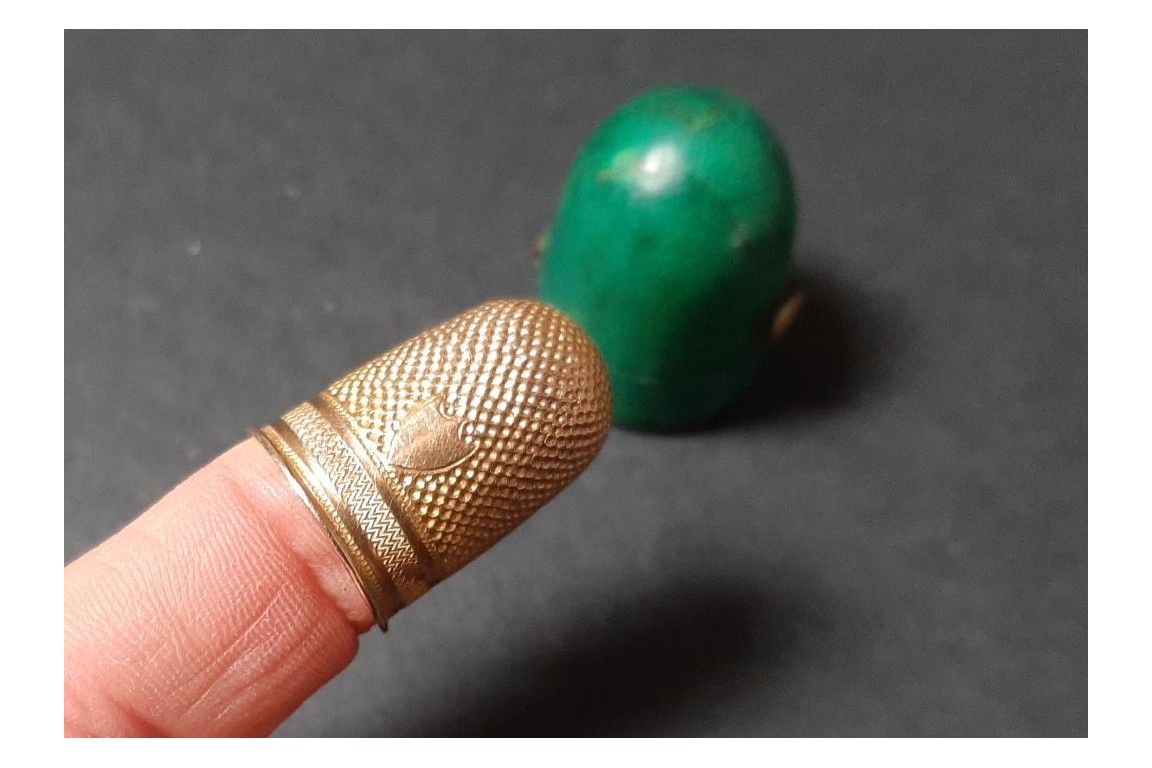 Thimble and its case, 18-19th century