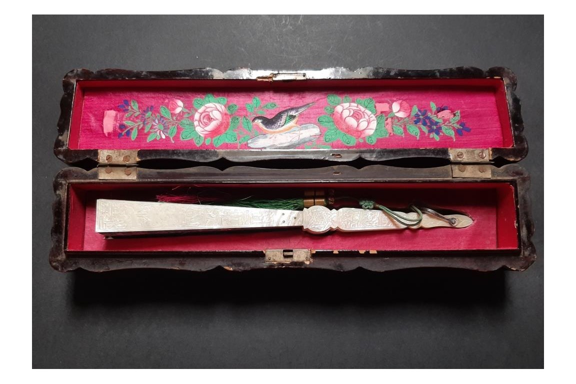 Pink and blue from China, 19th century fan