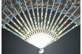 Fleurs bleues, éventail en catgut vers 1760