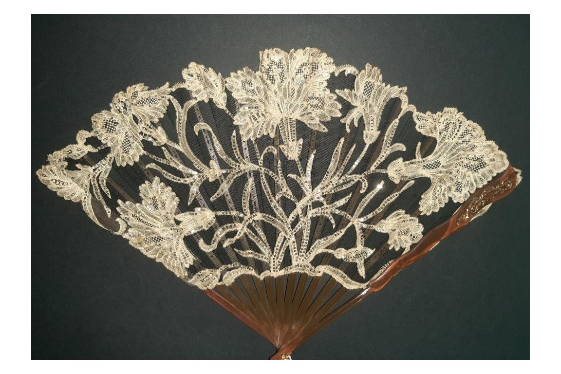 Les oeillets, éventail Art Nouveau