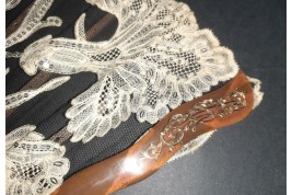 Les oeillets, éventail Art Nouveau