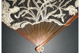 Les oeillets, éventail Art Nouveau