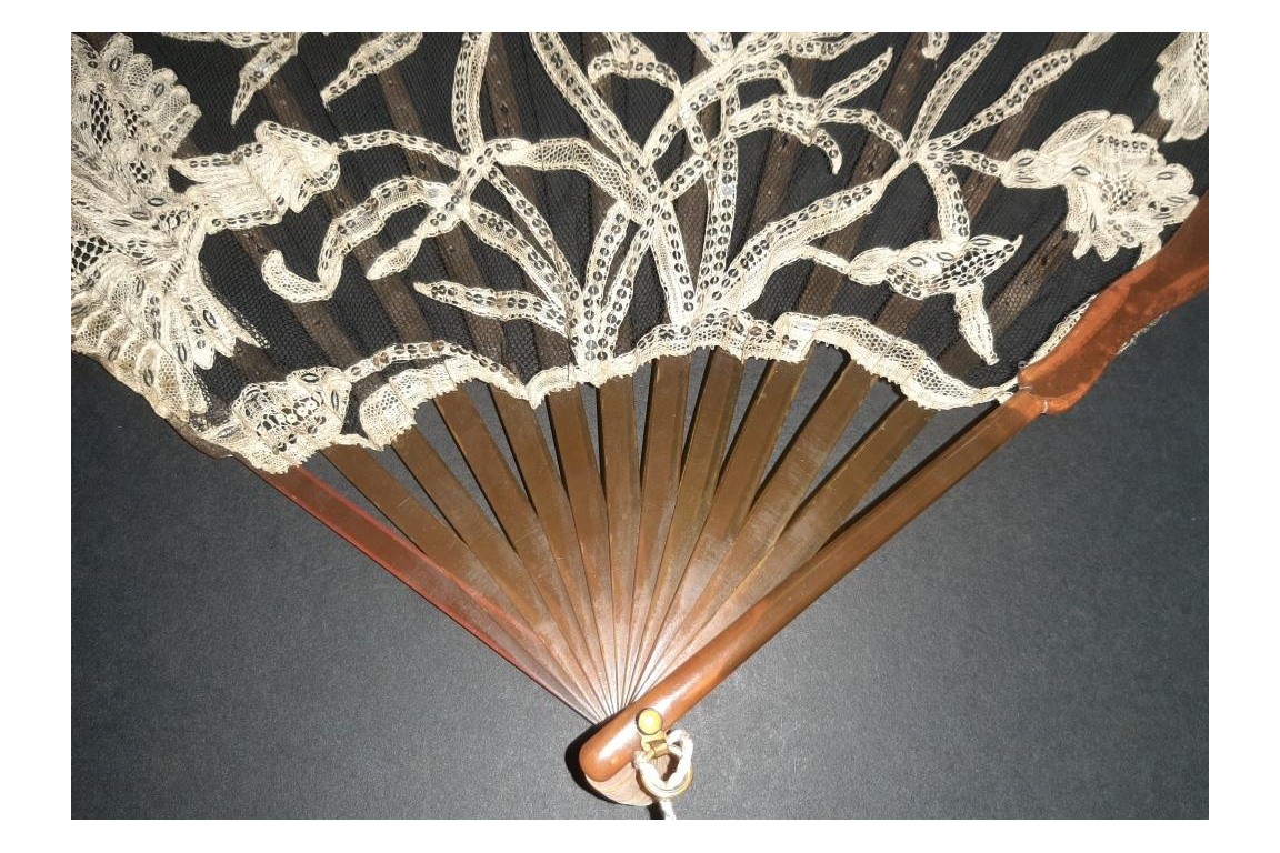 Les oeillets, éventail Art Nouveau