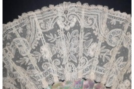 Flowered mother-of-pearl fan, late 19th century fan