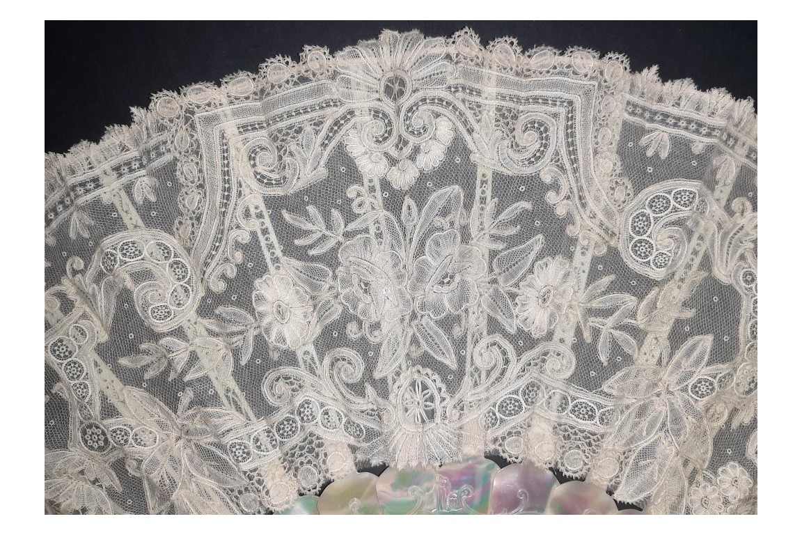 Flowered mother-of-pearl fan, late 19th century fan