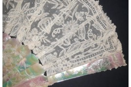 Flowered mother-of-pearl fan, late 19th century fan