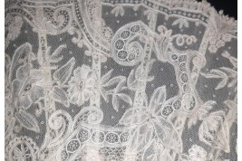 Flowered mother-of-pearl fan, late 19th century fan
