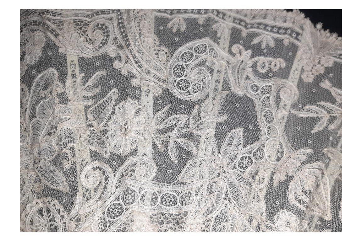 Flowered mother-of-pearl fan, late 19th century fan