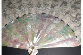 Flowered mother-of-pearl fan, late 19th century fan