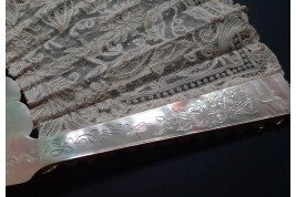 Flowered mother-of-pearl fan, late 19th century fan