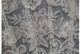 Flowered mother-of-pearl fan, late 19th century fan