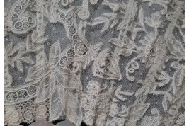 Flowered mother-of-pearl fan, late 19th century fan