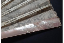 Flowered mother-of-pearl fan, late 19th century fan