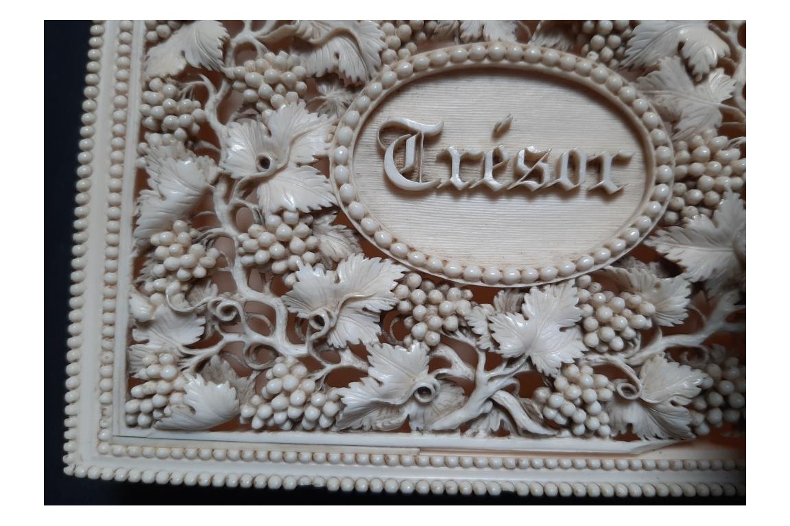 Grape vines treasure, secret box, Dieppe ? 19th century