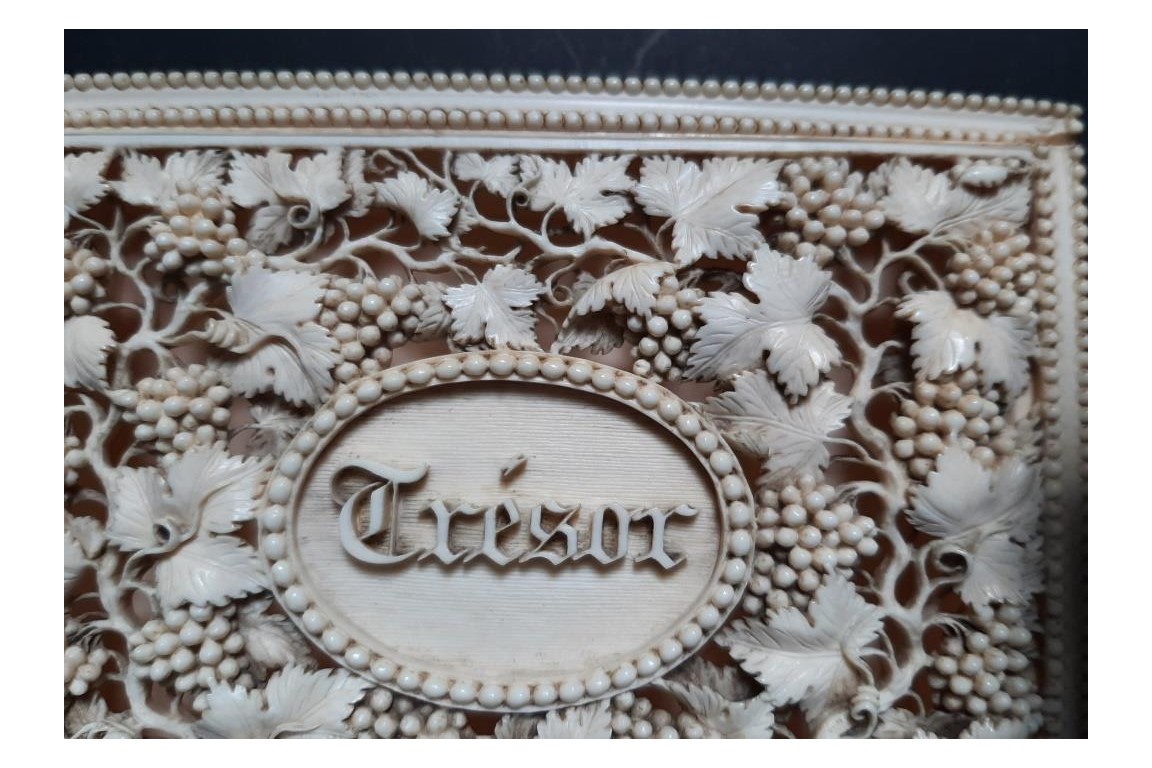 Grape vines treasure, secret box, Dieppe ? 19th century