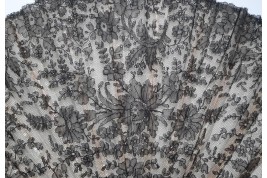 Fleurs de Chantilly, éventail fin XIXème siècle