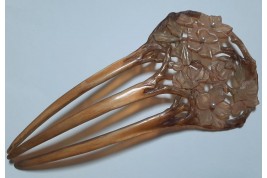 Des fleurs dans les cheveux, peigne de Georges Pierre, Art Nouveau