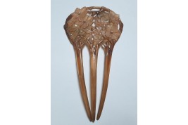 Des fleurs dans les cheveux, peigne de Georges Pierre, Art Nouveau