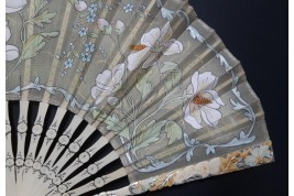 Fleurs blanches et roses, éventails vers 1900