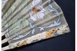 Fleurs blanches et roses, éventails vers 1900