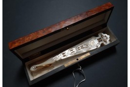 Mother-of-pearl flowers, late 19th century fan