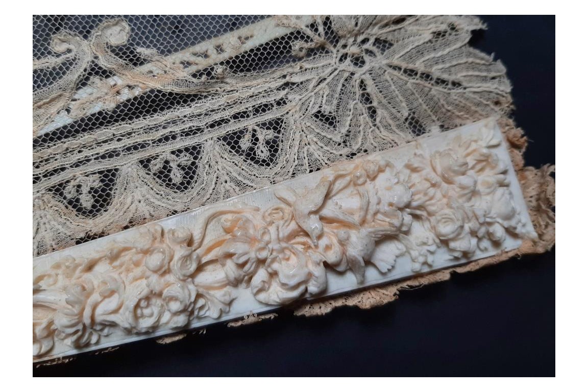 L’amour, les roses et les serpents, éventail vers 1860-70