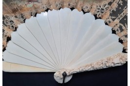 L’amour, les roses et les serpents, éventail vers 1860-70