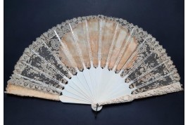 L’amour, les roses et les serpents, éventail vers 1860-70