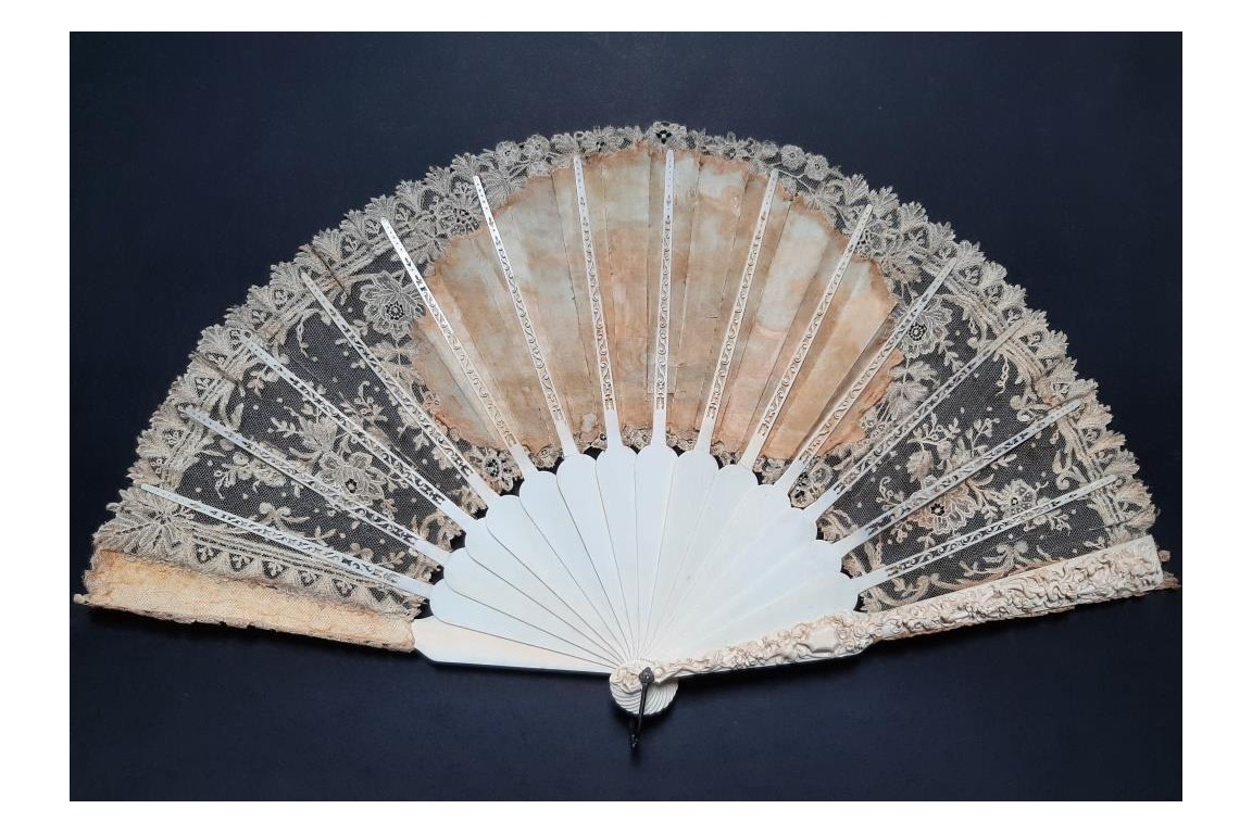 L’amour, les roses et les serpents, éventail vers 1860-70