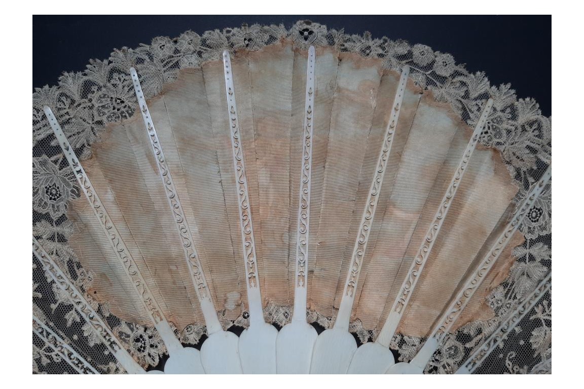 L’amour, les roses et les serpents, éventail vers 1860-70