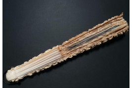 L’amour, les roses et les serpents, éventail vers 1860-70