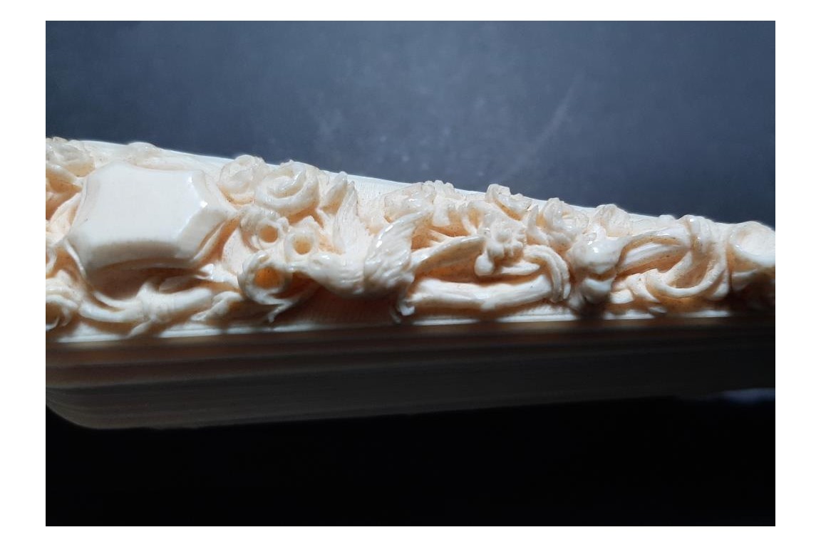 L’amour, les roses et les serpents, éventail vers 1860-70