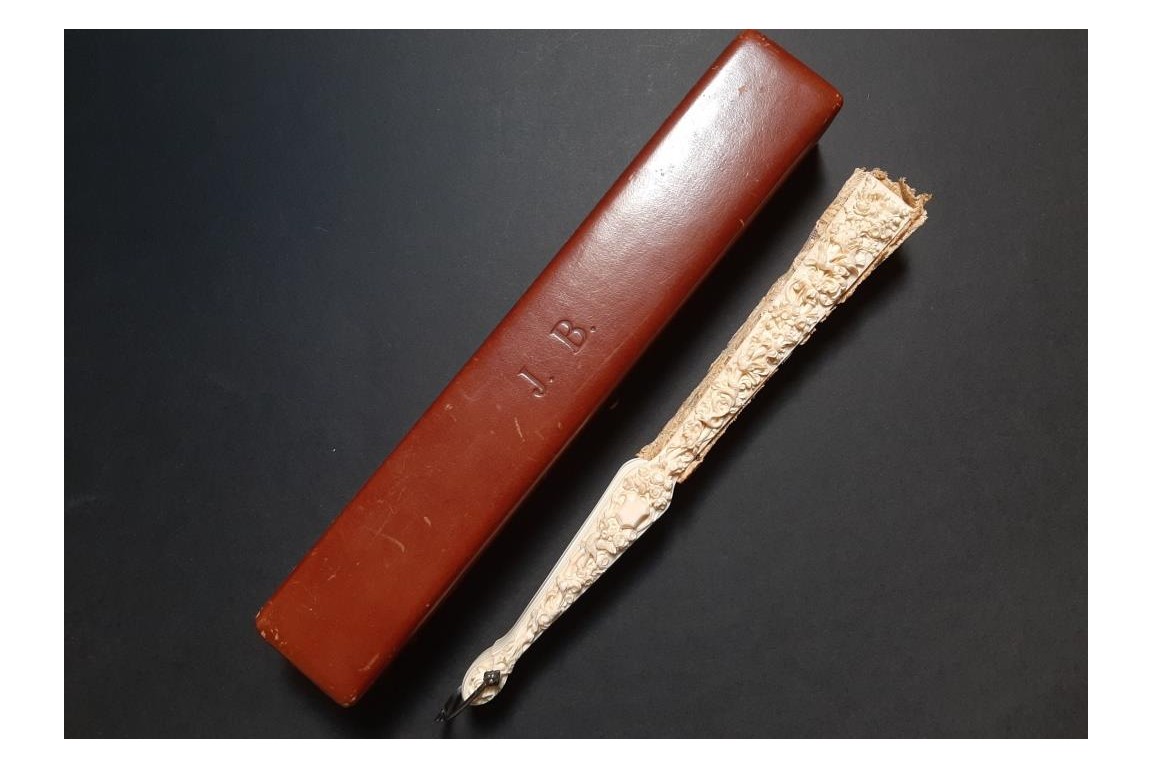 L’amour, les roses et les serpents, éventail vers 1860-70