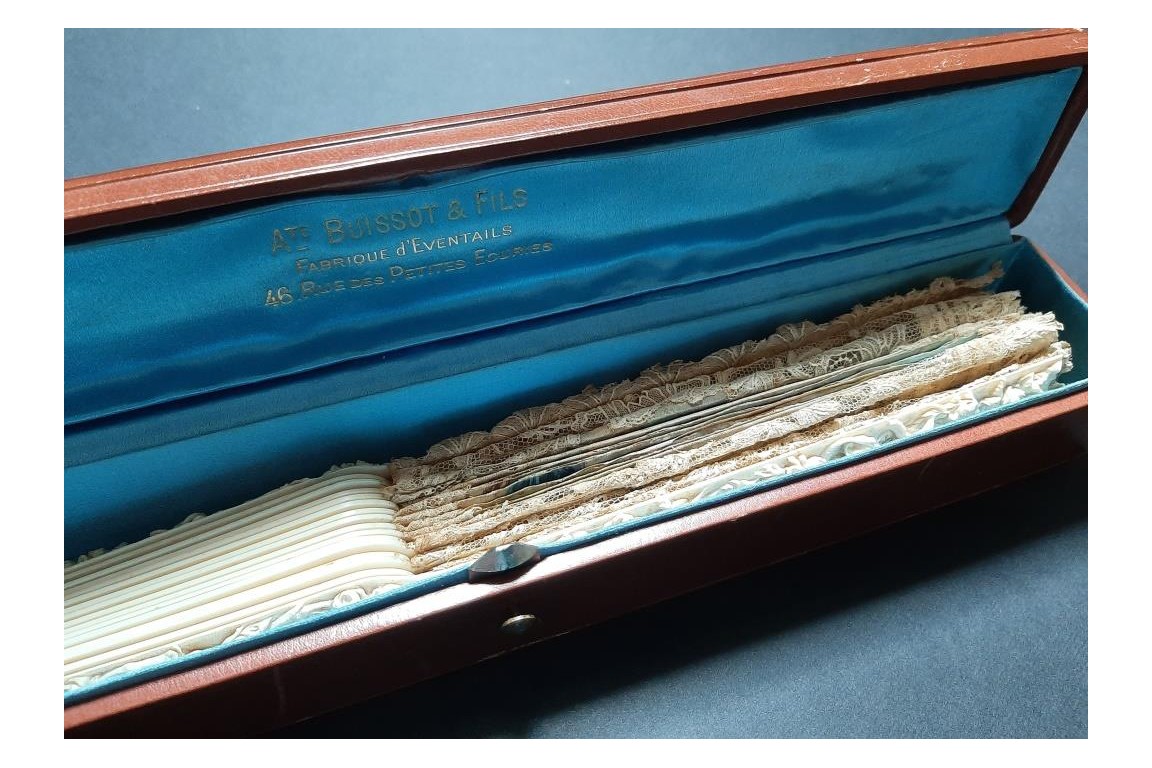 L’amour, les roses et les serpents, éventail vers 1860-70