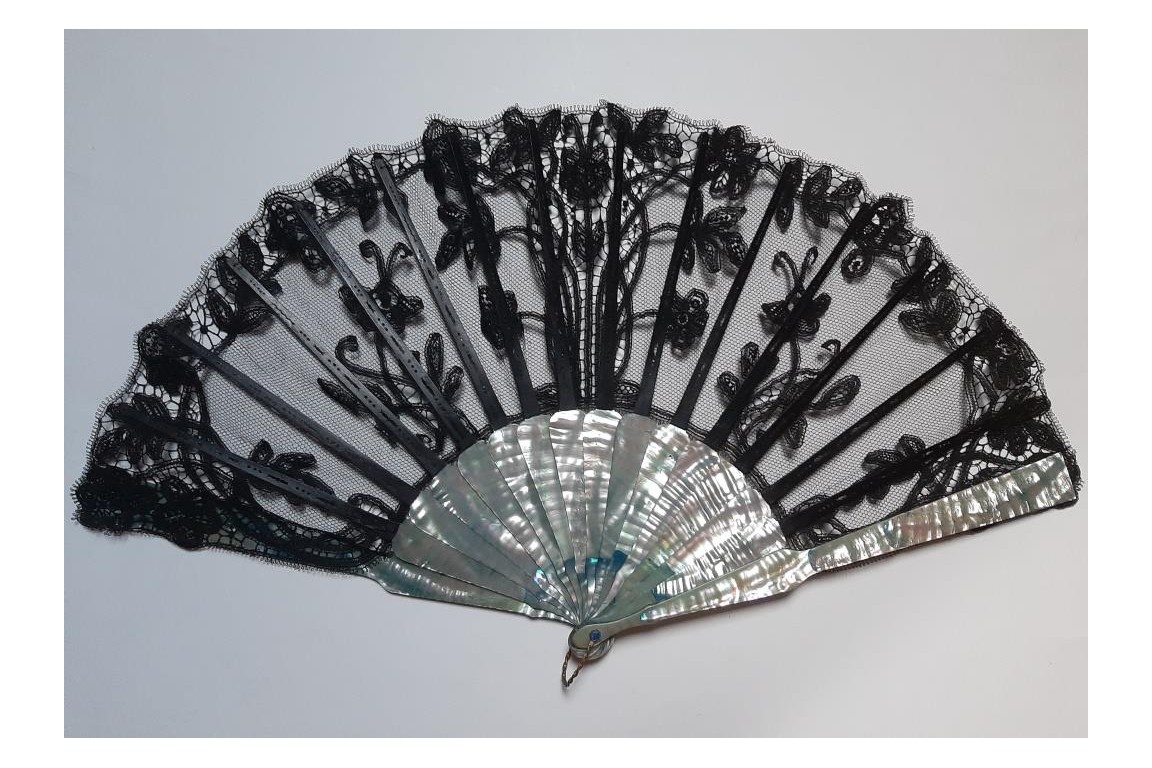 Black and blue flowers, fan circa 1900-1910