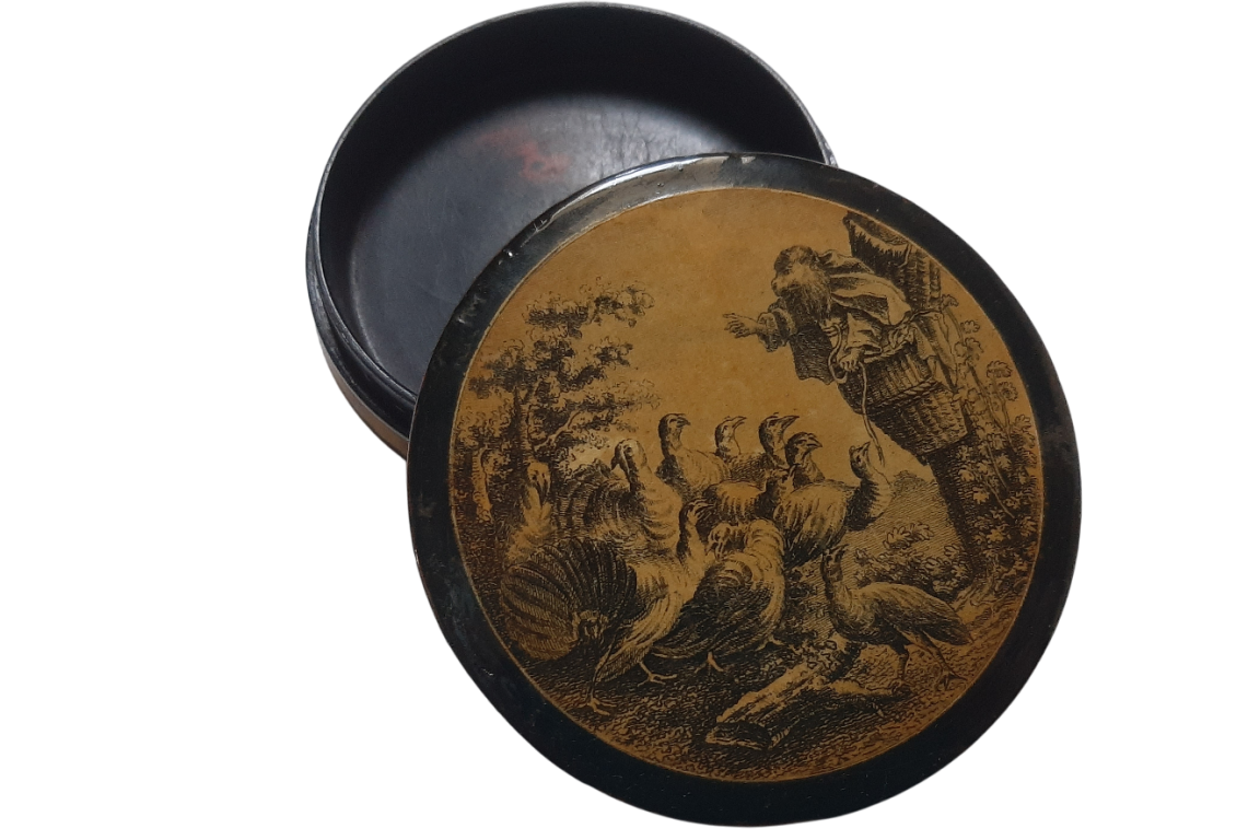 Monkey and turkeys after Peyrotte, 19th century snuffbox