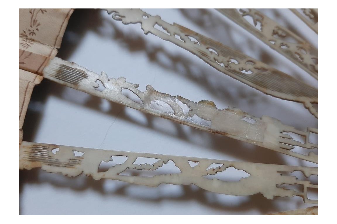 The dog, symbol of faithful love. 19th century pastiche fan