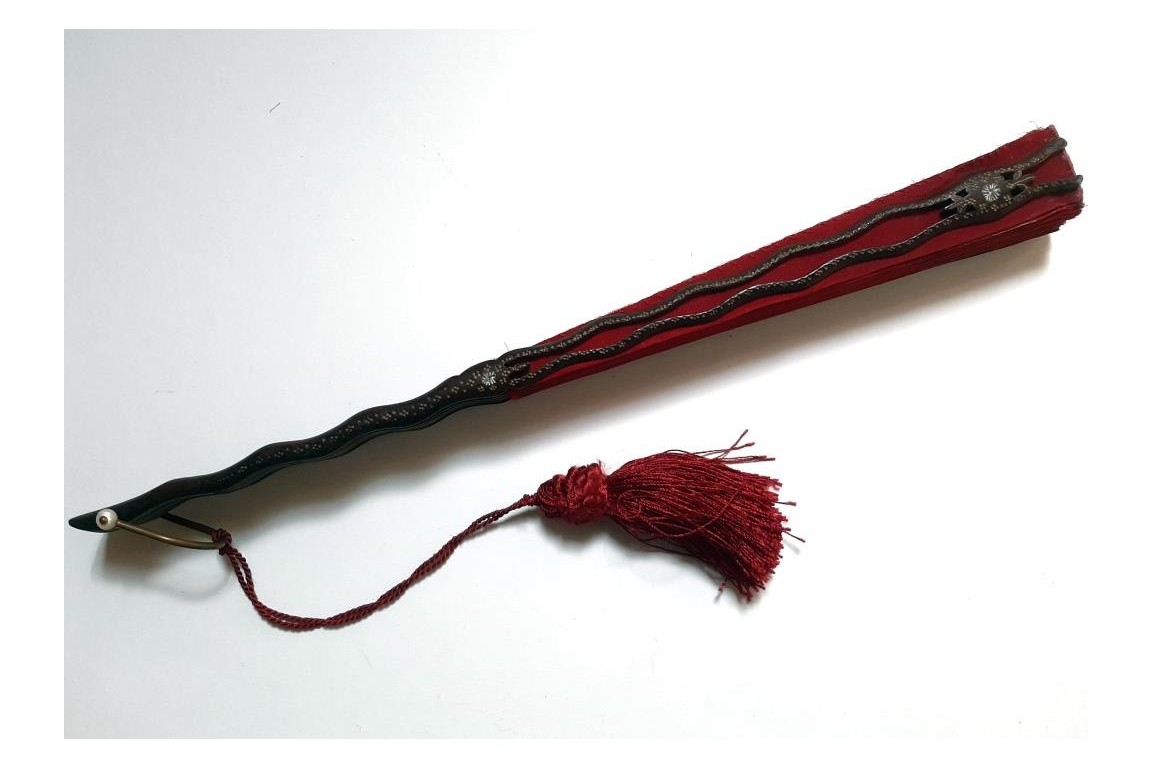 Papillons rouges de Dailliard, éventail fin XIXème siècle