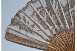 Papillon butinant, éventail Art Nouveau