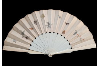 Fleurs et papillons, éventail vers 1860-70