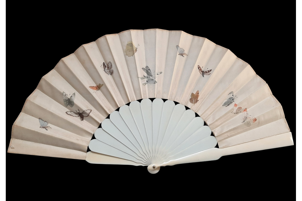 Fleurs et papillons, éventail vers 1860-70