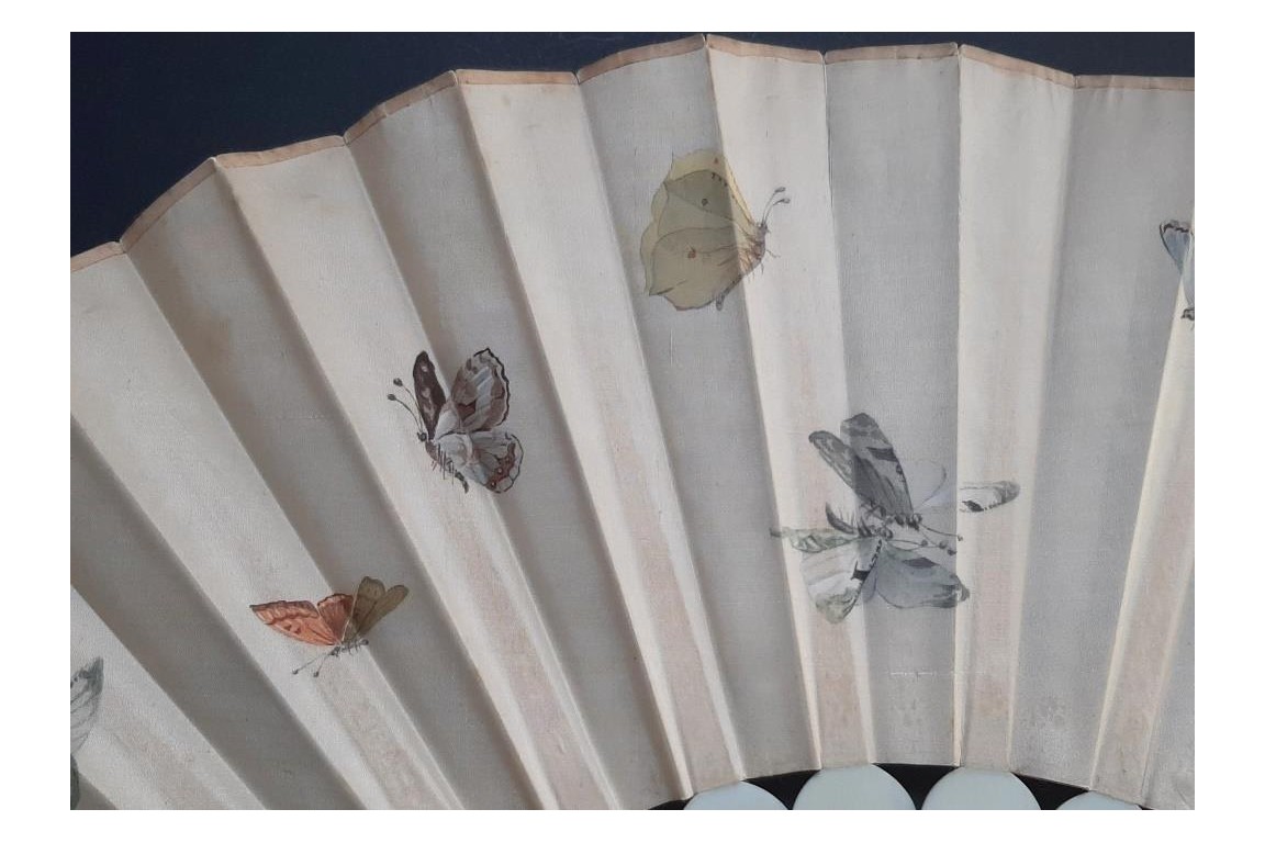 Fleurs et papillons, éventail vers 1860-70