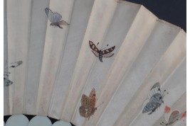 Fleurs et papillons, éventail vers 1860-70