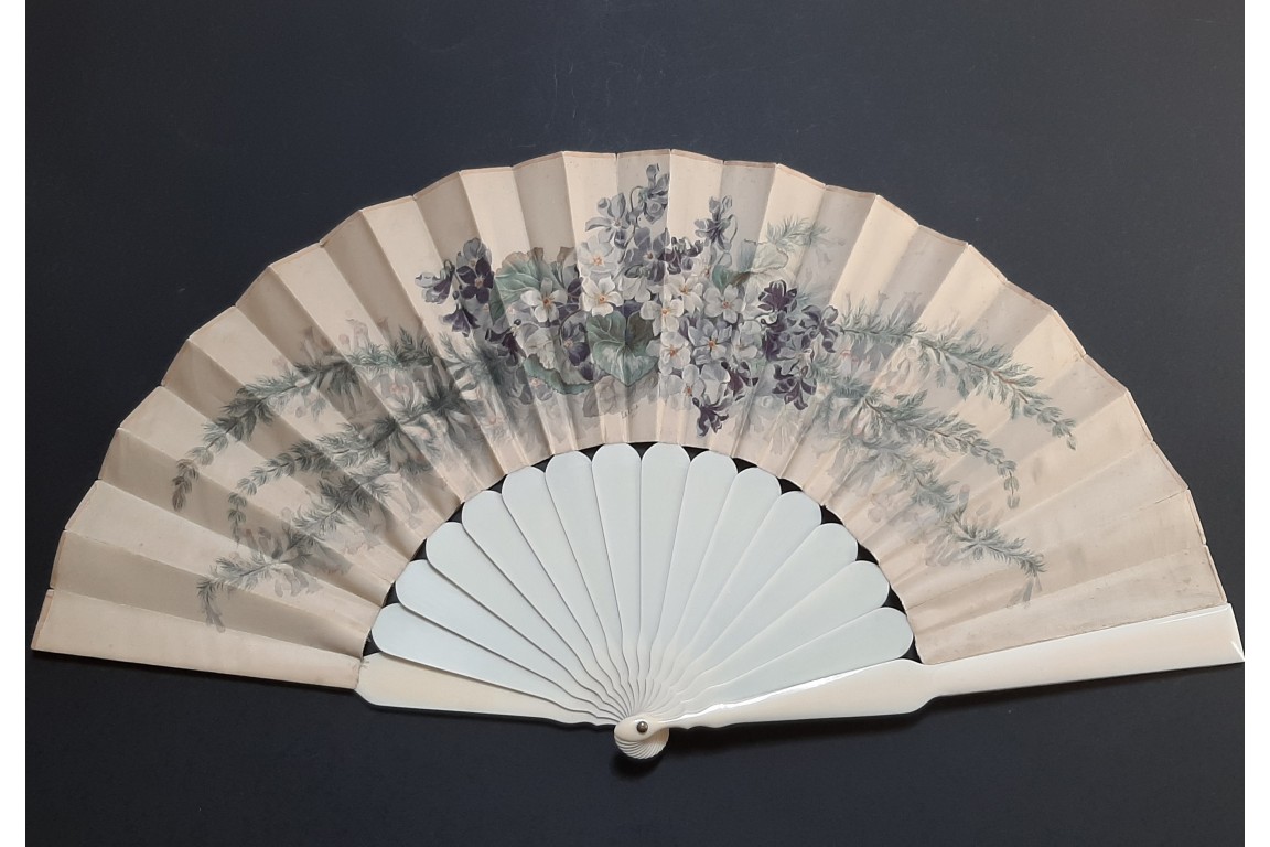 Fleurs et papillons, éventail vers 1860-70