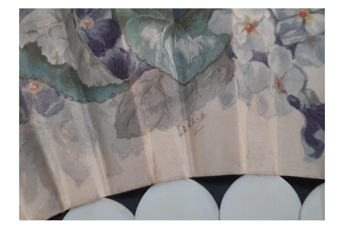 Fleurs et papillons, éventail vers 1860-70