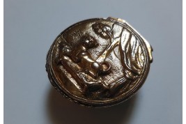 Carlin on his pillow, 18th century box